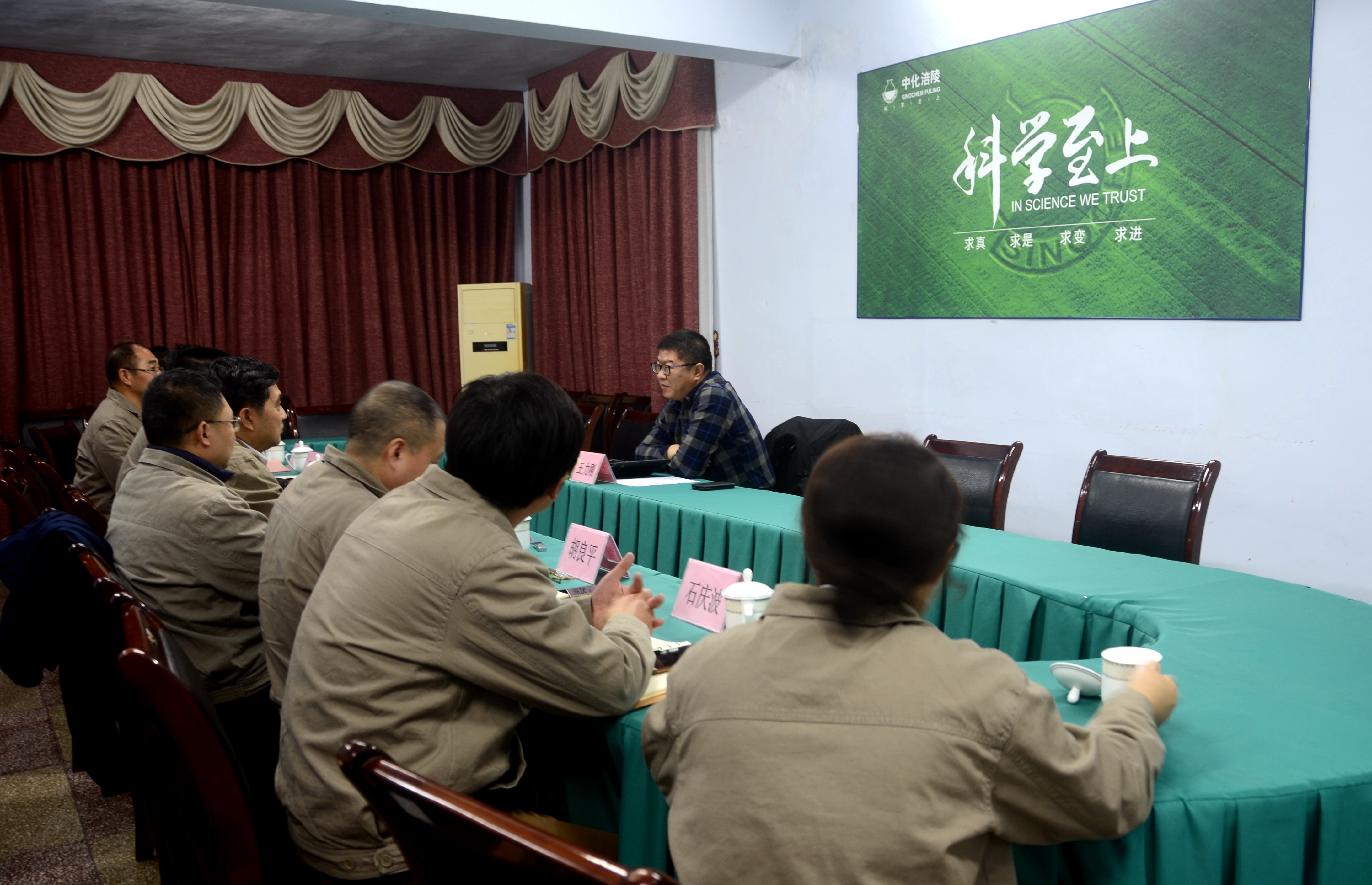 公司新任董事長(zhǎng)王力剛到公司指導(dǎo)工作